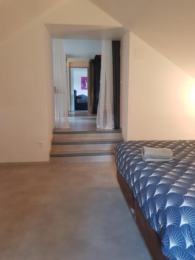 Auberge De Carlucet ภายนอก รูปภาพ